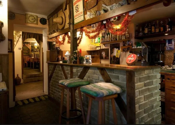 & Restaurant Tkalcovsky Dvur * פראג